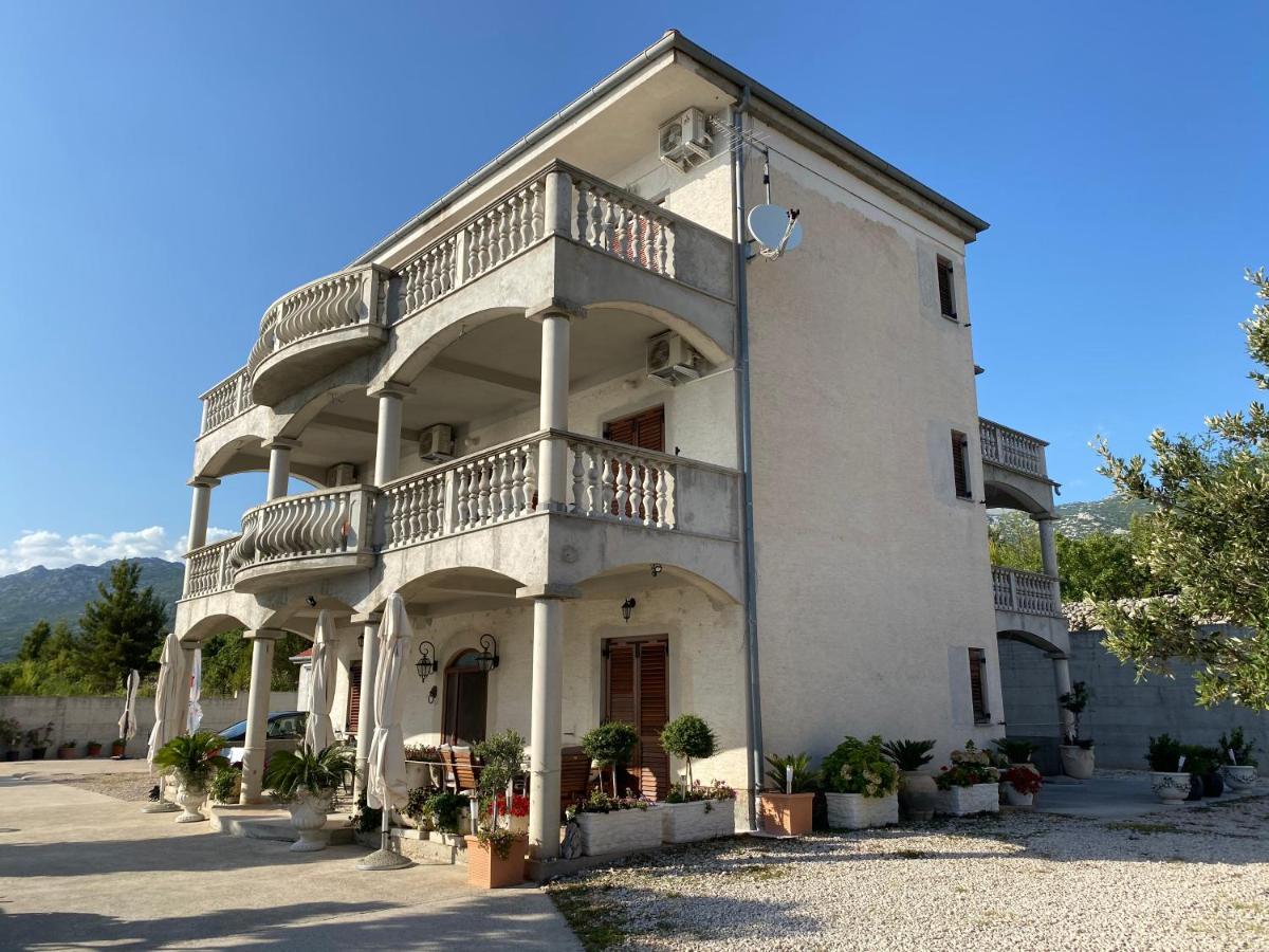 Villa Punta Рованьска Экстерьер фото